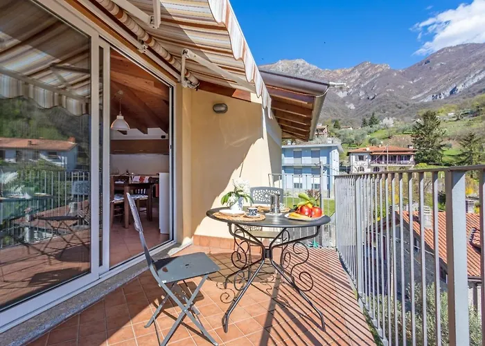 Mansarda Sole E アパート